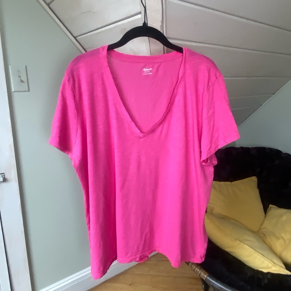 Madewell Tops - Madewell XXL Pink V-neck T-shirt XXL 100% Cotton